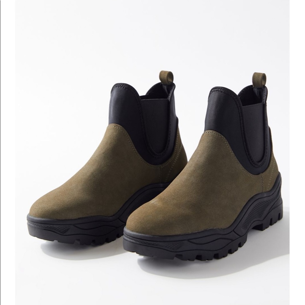 Urban Outfitters Suki Sporty Faux Suede Chelsea Boots Lug Sole Size 10 NWOB